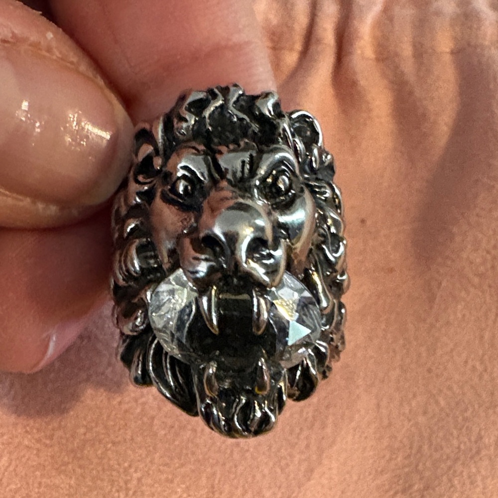Gucci Silver-Tone Lion Head Ring with Clear Crystal - Picture 5 of 10